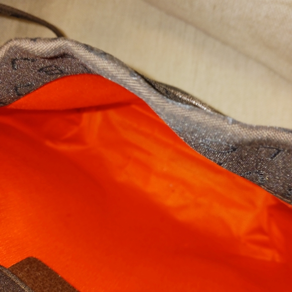 Bvlgari ....Genuine  Handbag. - Picture 8 of 10